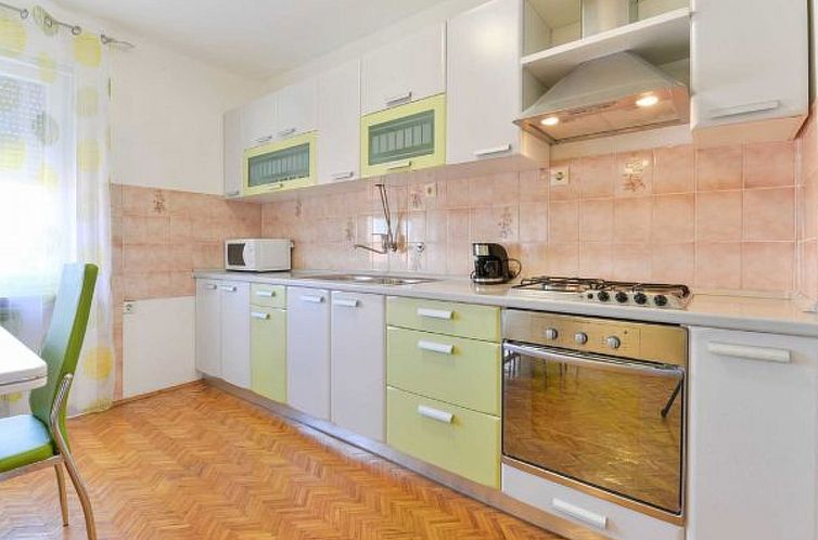 Vakantiehuis Holiday Home Vesna with pool