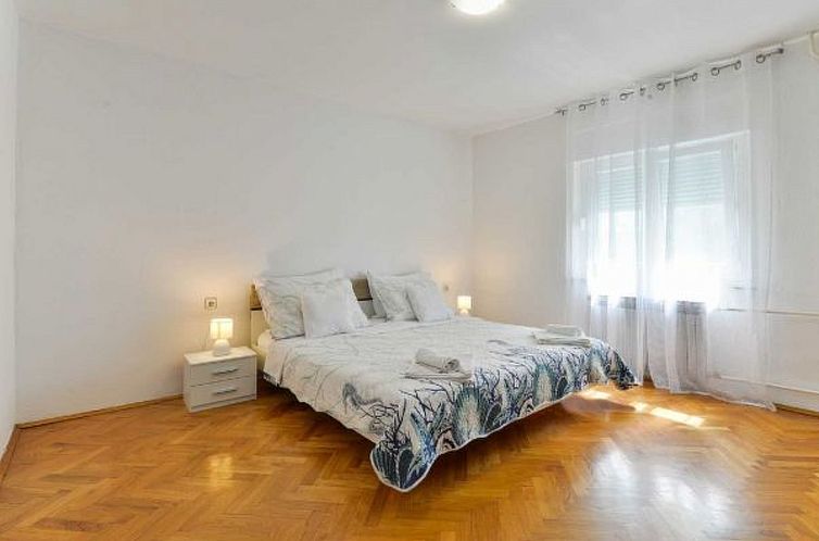Vakantiehuis Holiday Home Vesna with pool