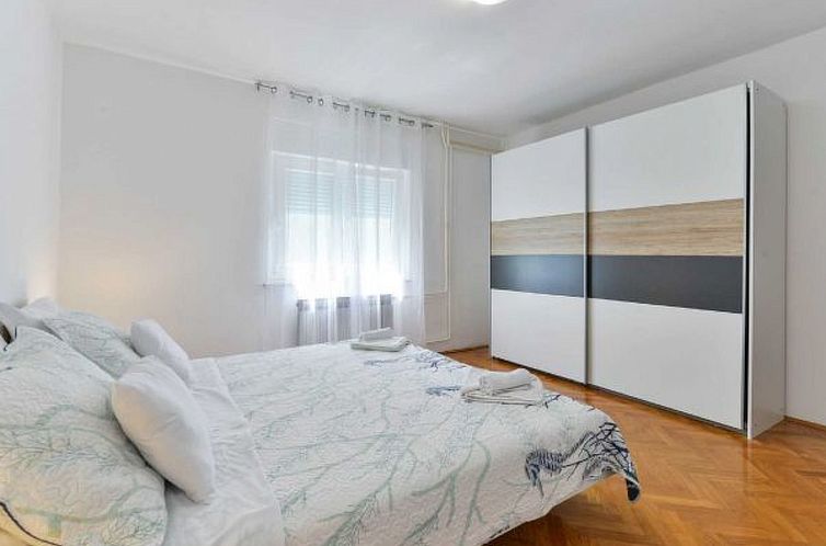 Vakantiehuis Holiday Home Vesna with pool