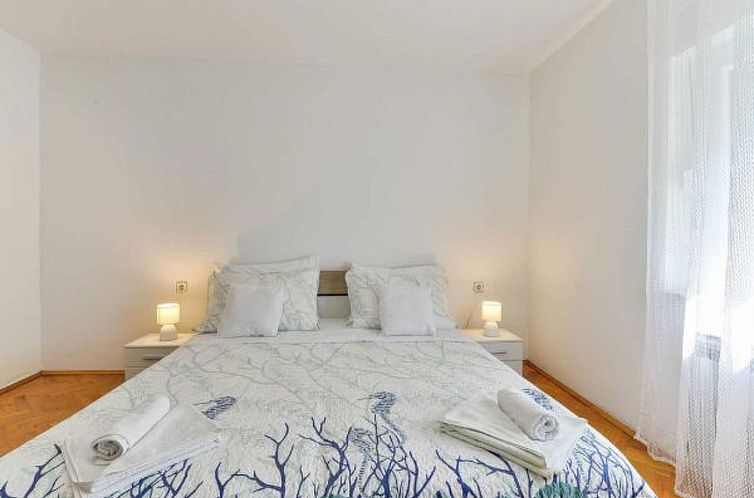 Vakantiehuis Holiday Home Vesna with pool