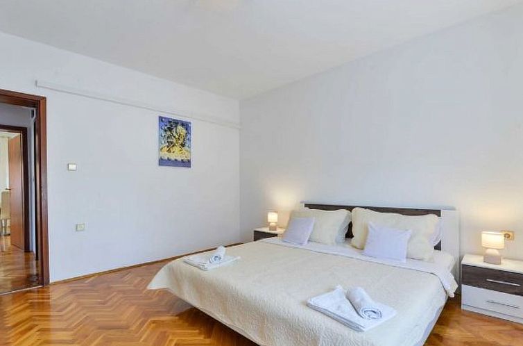 Vakantiehuis Holiday Home Vesna with pool