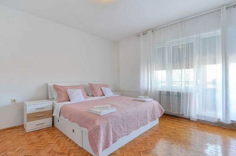 Vakantiehuis Holiday Home Vesna with pool