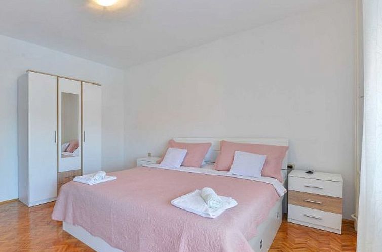 Vakantiehuis Holiday Home Vesna with pool