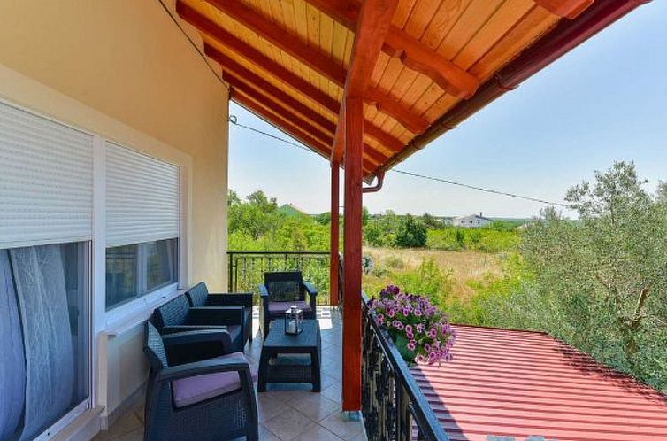 Vakantiehuis Holiday Home Vesna with pool