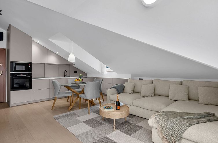 Appartement Penthouse Nikolina-50m to beach