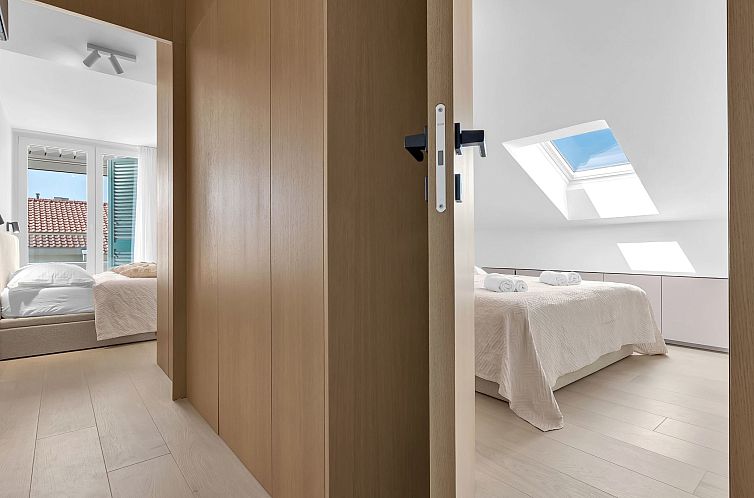 Appartement Penthouse Nikolina-50m to beach