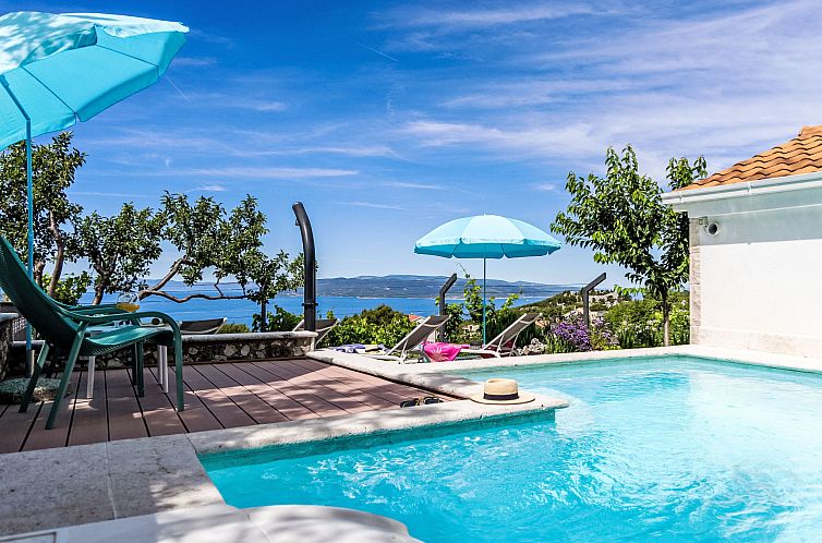 Vakantiehuis Villa Kety mit Pool