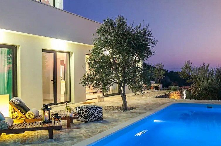 Vakantiehuis Stylische Villa -Tres Chic- in Makarska