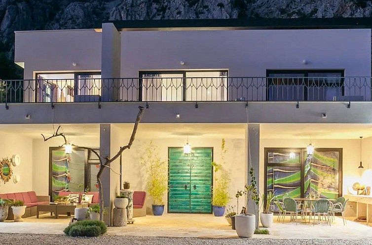 Vakantiehuis Stylische Villa -Tres Chic- in Makarska