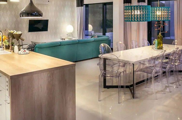 Vakantiehuis Stylische Villa -Tres Chic- in Makarska
