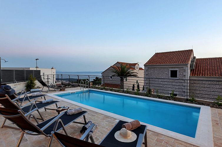 Vakantiehuis Moderne Villa Smart mit Pool und Meerblick