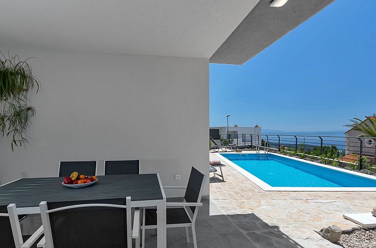 Vakantiehuis Moderne Villa Smart mit Pool und Meerblick