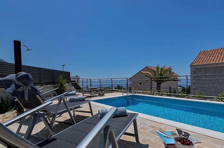 Vakantiehuis Moderne Villa Smart mit Pool und Meerblick