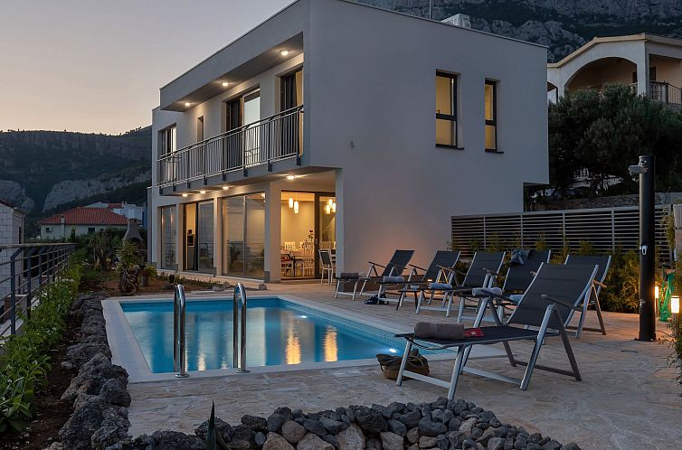 Vakantiehuis Moderne Villa Smart mit Pool und Meerblick