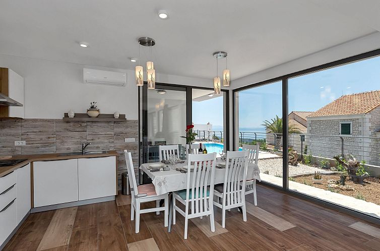 Vakantiehuis Moderne Villa Smart mit Pool und Meerblick