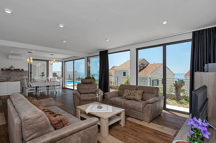 Vakantiehuis Moderne Villa Smart mit Pool und Meerblick