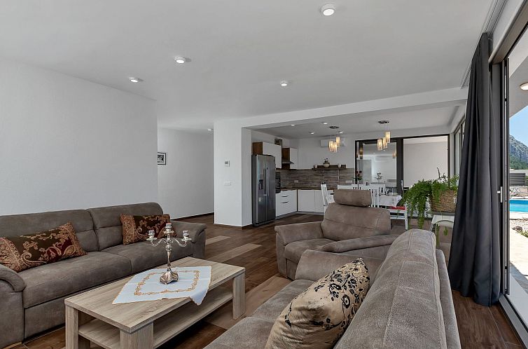 Vakantiehuis Moderne Villa Smart mit Pool und Meerblick