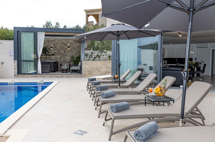Vakantiehuis Villa Oscar mit Pool