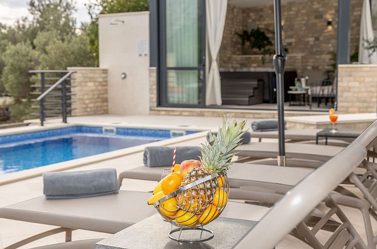 Vakantiehuis Villa Oscar mit Pool