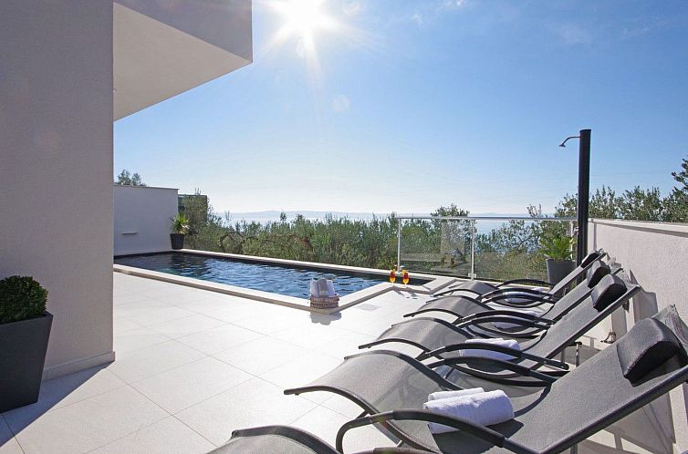 Vakantiehuis in Makarska mit Schöner Terrasse