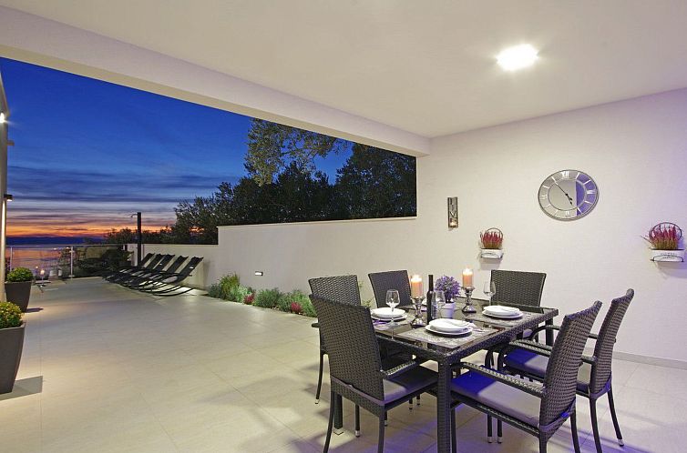Vakantiehuis in Makarska mit Schöner Terrasse