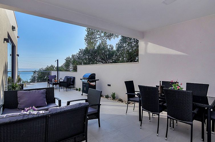 Vakantiehuis in Makarska mit Schöner Terrasse