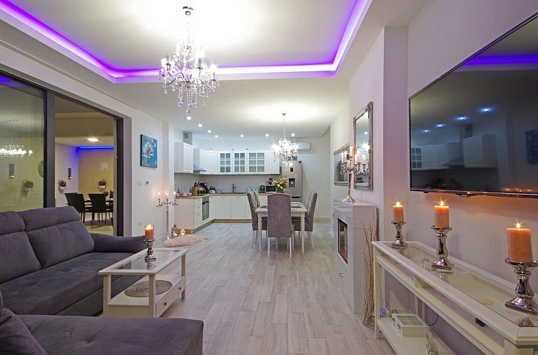 Vakantiehuis in Makarska mit Schöner Terrasse