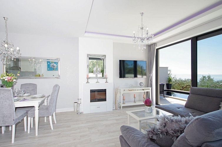 Vakantiehuis in Makarska mit Schöner Terrasse