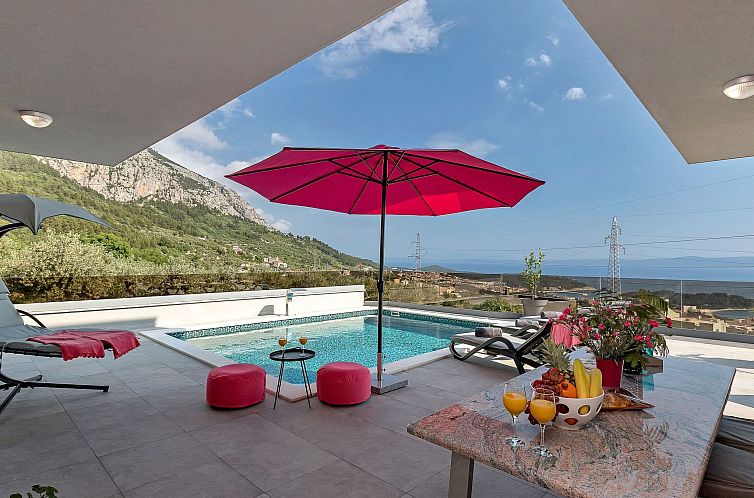 Vakantiehuis Villa mit beheiztem Pool und fünf Schlafzimmer