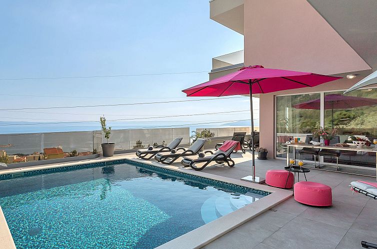 Vakantiehuis Villa mit beheiztem Pool und fünf Schlafzimmer