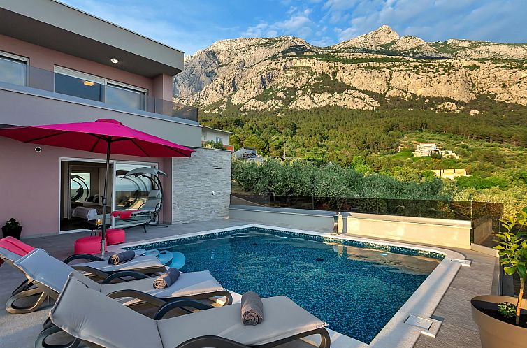 Vakantiehuis Villa mit beheiztem Pool und fünf Schlafzimmer