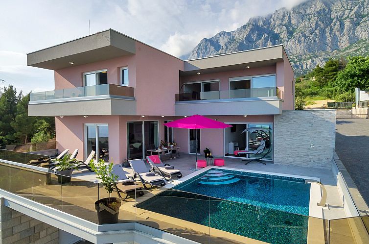 Vakantiehuis Villa mit beheiztem Pool und fünf Schlafzimmer