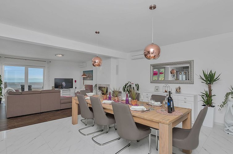 Vakantiehuis Villa mit beheiztem Pool und fünf Schlafzimmer