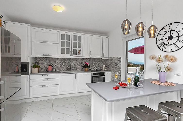 Vakantiehuis Villa mit beheiztem Pool und fünf Schlafzimmer