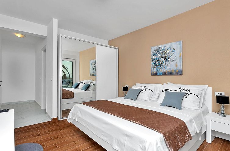 Vakantiehuis Villa mit beheiztem Pool und fünf Schlafzimmer