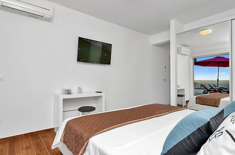 Vakantiehuis Villa mit beheiztem Pool und fünf Schlafzimmer