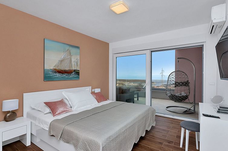 Vakantiehuis Villa mit beheiztem Pool und fünf Schlafzimmer