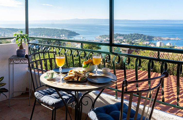 Unterkunft 1032389 - Ferienhaus Dalmatien - Vakantiehuis Schönes Haus in Makarska mit privatem Parkplat