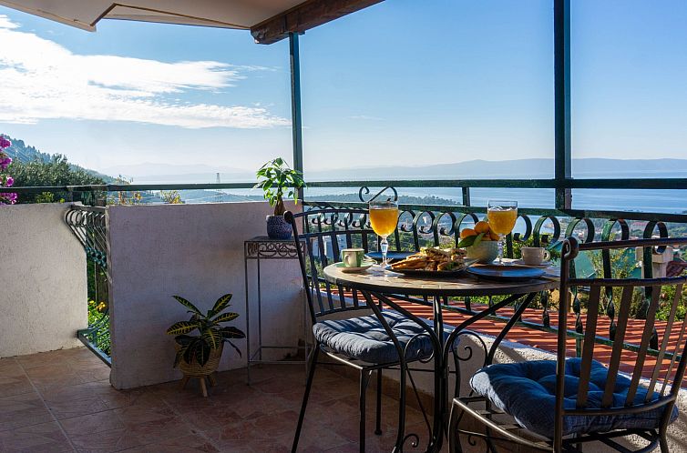 Vakantiehuis Schönes Haus in Makarska mit privatem Parkplat