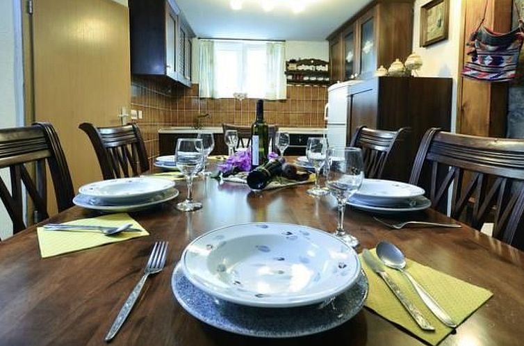 Vakantiehuis Schönes Haus in Makarska mit privatem Parkplat