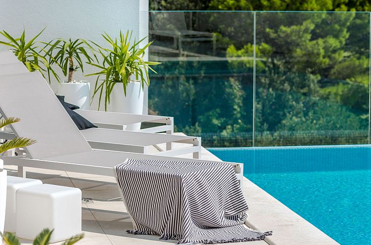 Vakantiehuis Schöne Villa Zvizdan mit Infinity-Pool