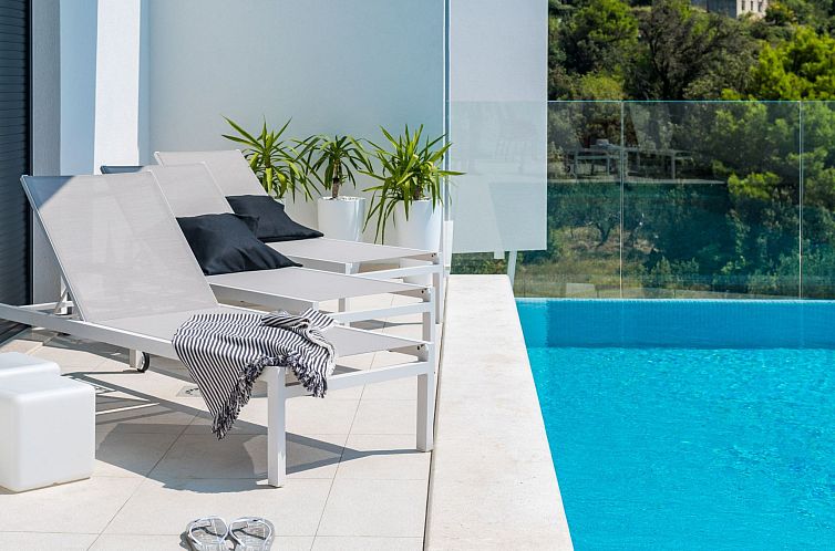 Vakantiehuis Schöne Villa Zvizdan mit Infinity-Pool