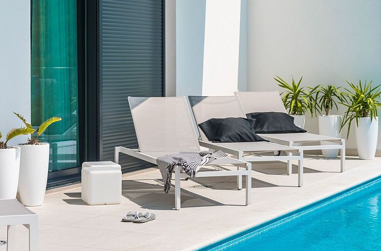 Vakantiehuis Schöne Villa Zvizdan mit Infinity-Pool