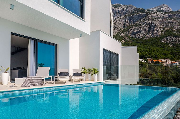 Vakantiehuis Schöne Villa Zvizdan mit Infinity-Pool