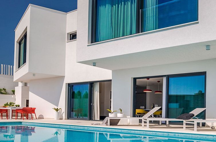 Vakantiehuis Schöne Villa Zvizdan mit Infinity-Pool