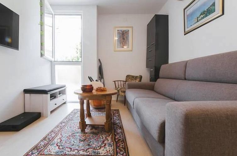 Guest house 1032396 - Apartment Dalmatia - Appartement Moderne Wohnung in der Altstadt