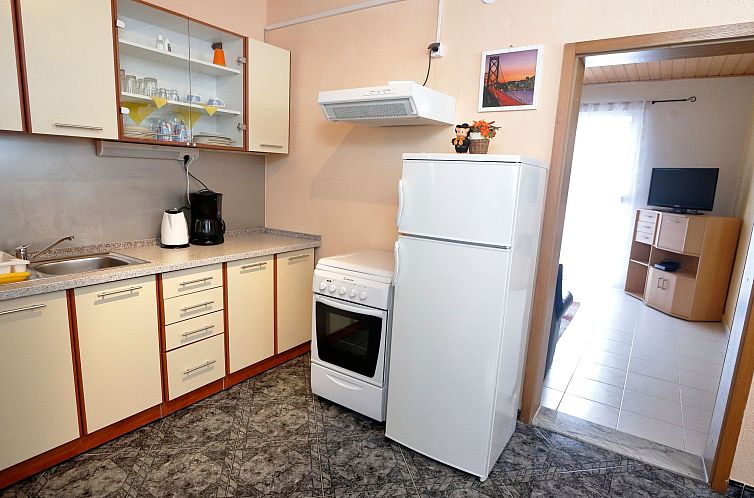 Appartement für sechs Personen mit Terrasse
