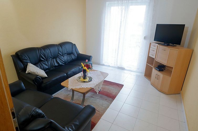 Appartement für sechs Personen mit Terrasse