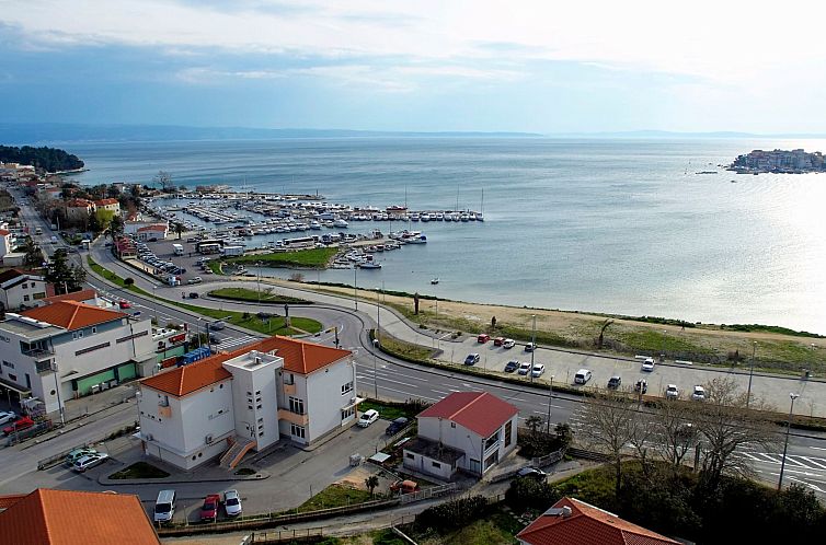 Appartement für sechs Personen mit Terrasse