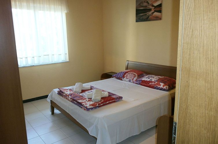 Appartement für sechs Personen mit Terrasse